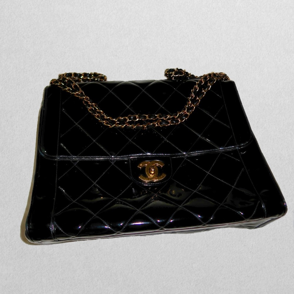 CHANEL authentic Glossy Black Quilted Shoulder Bag - Picture 4 of 6